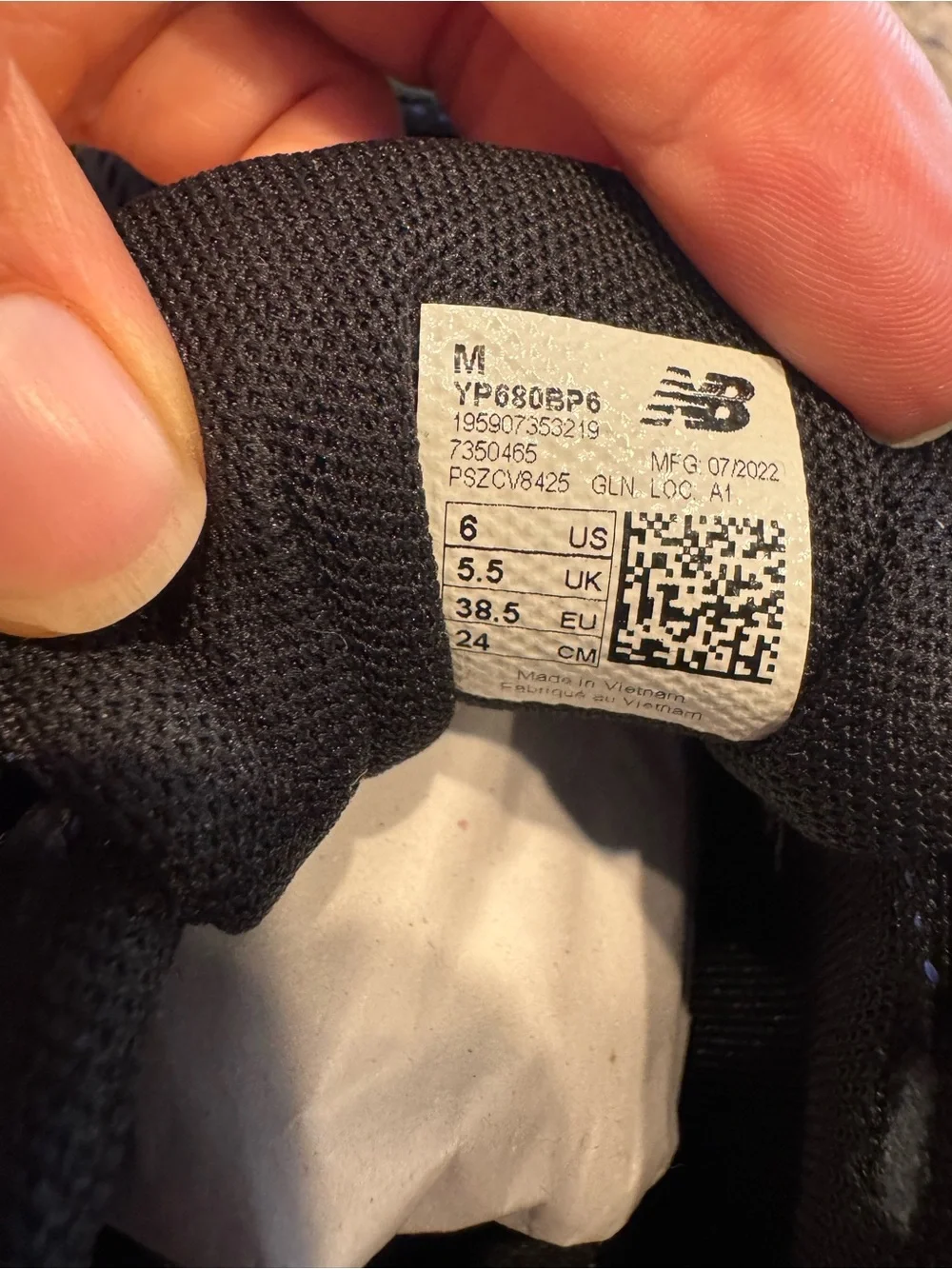NIB Girls New Balance Size 6 shoes